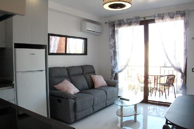 Akilar 1733342659SECPVK ref 1836 mobile 3 Living room for the apt Villamartin Plaza