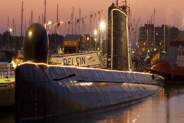 Akilar 1669821558QLCPVR ref 1795 mobile 23 Delfin sub in Torrevieja to visit Villamartin Plaza