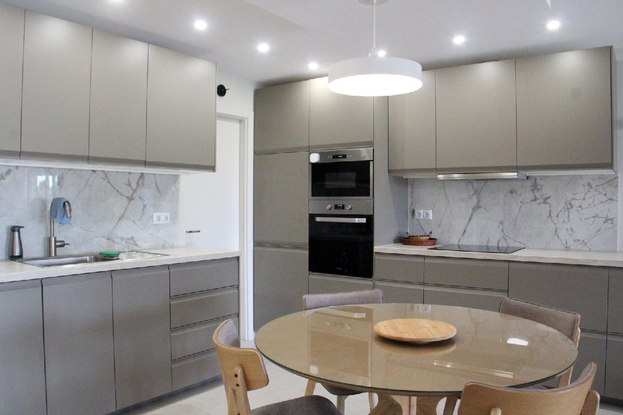 Akilar 1727345483KBYMSO ref 1825 mobile 7 Large modern kitchen Villamartin Plaza