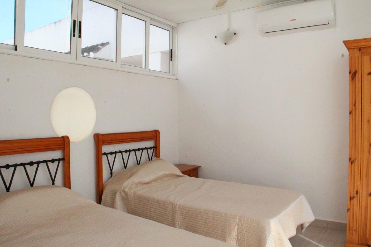 Akilar 1680032543JWOXBR ref 1802 mobile 10 Bedroom 3 with 2 singles Villamartin Plaza
