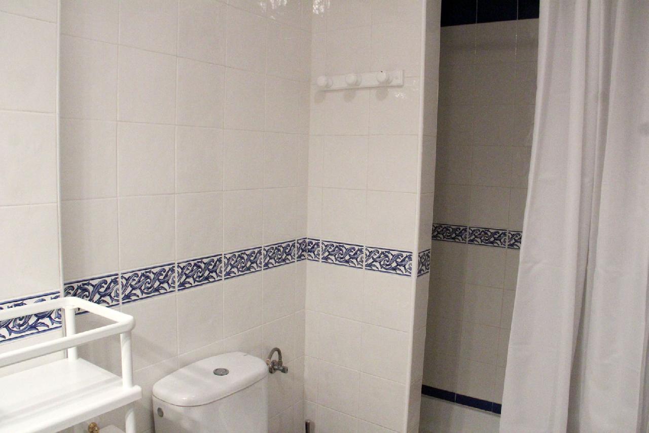 Akilar 1675537577MFGATO ref 1798 mobile 11 Ensuite shower Villamartin Plaza