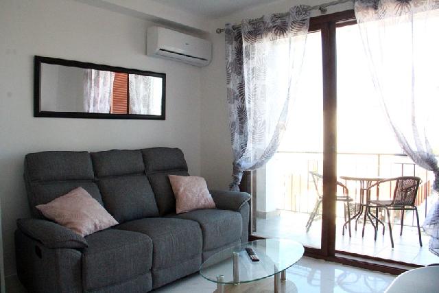 Akilar 1733342659SECPVK ref 1836 mobile 4 Living room for the apt Villamartin Plaza