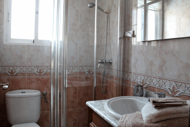 Akilar 1591917851KBDQSH ref 1760 mobile 11 Full bathroom on 1st floor Pinada Golf