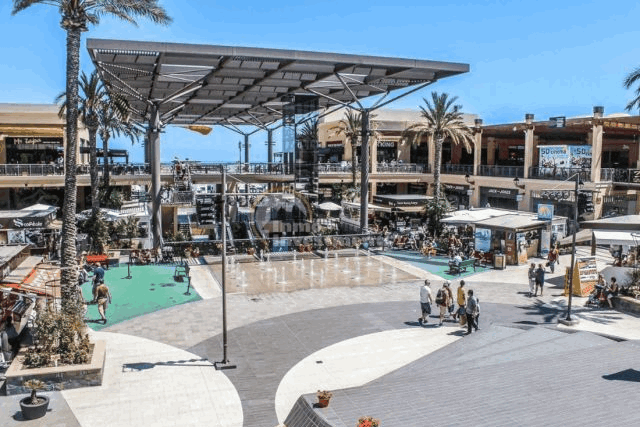 Akilar 1578332977JCAXUS ref 1753 mobile 21 Zenia Blvd Shopping Centre 2 klm away Villamartin