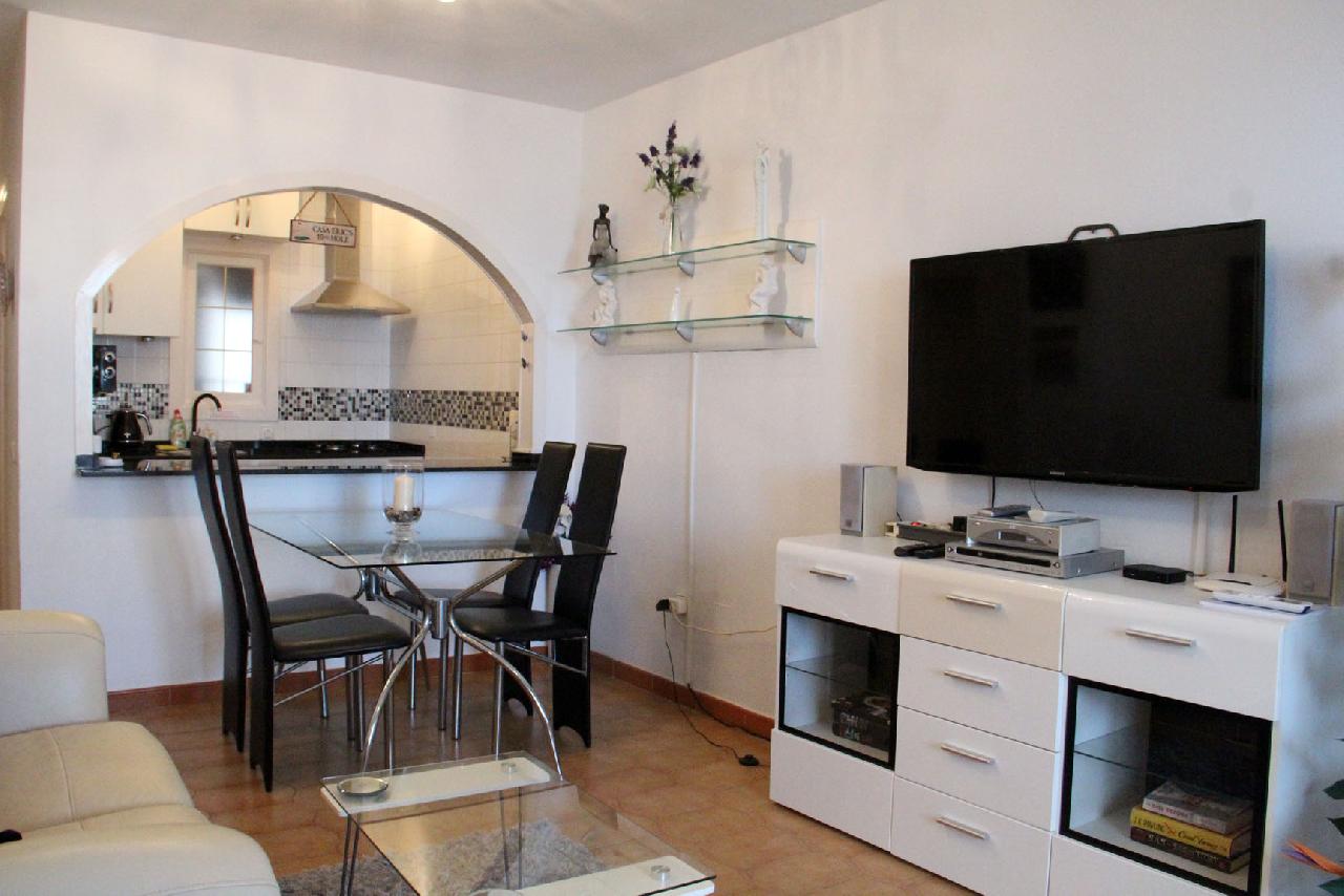 Akilar 1707154092KYZASB ref 1819 mobile 5 Ent centre and dining area Villamartin Plaza