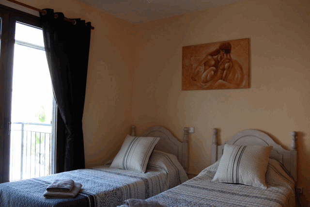 Akilar 1554124653WMGAYO ref 1739 mobile 9 Bedroom 2 with aircon Villamartin Plaza