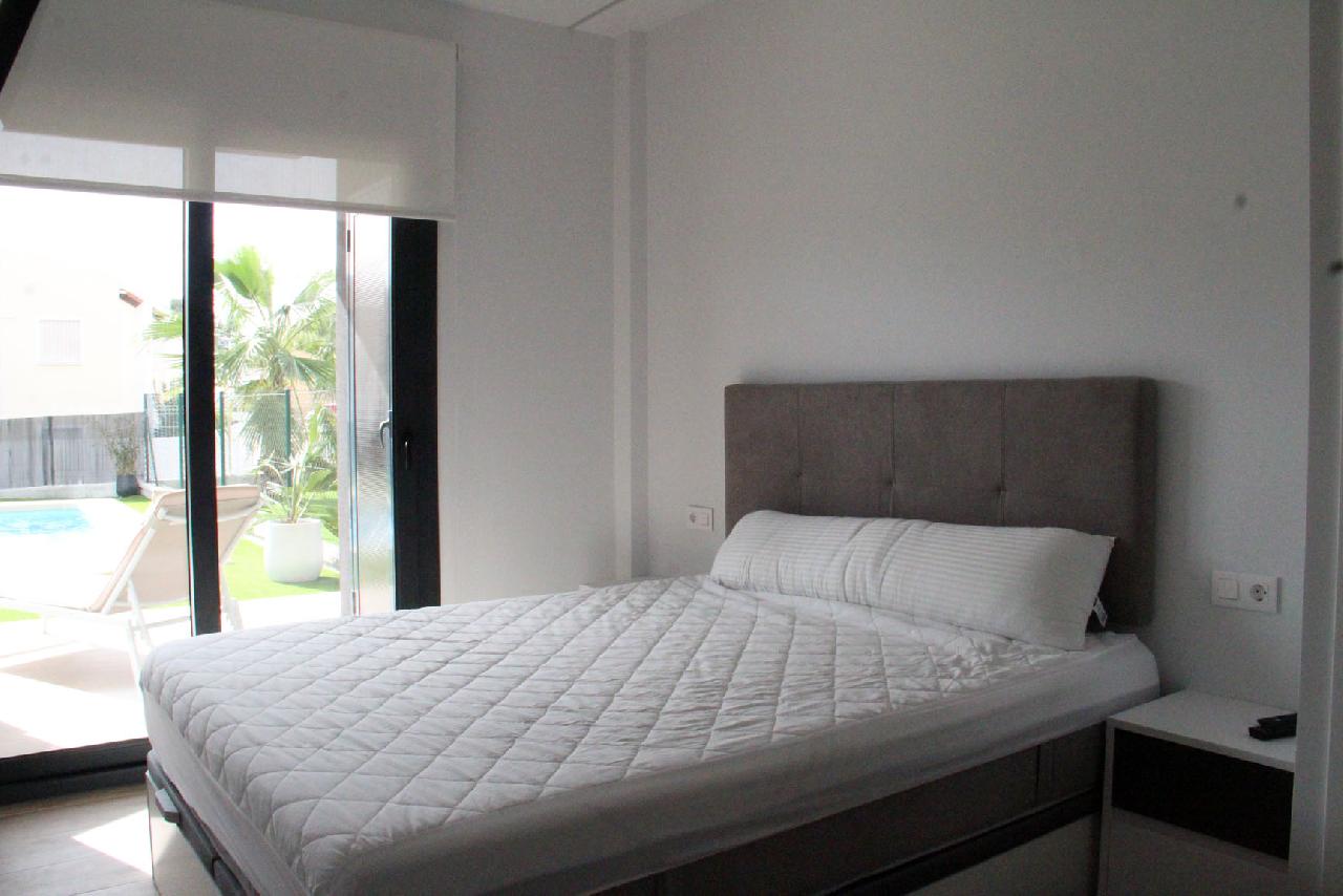 Akilar 1699280071XIHRFC ref 1813 mobile 8 double bedroom with entrance to the pool Villamartin