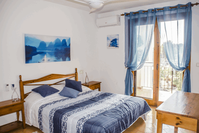 Akilar 1573263513LTSZRX ref 1749 mobile 7 Master bedroom with private balcony Villamartin Plaza