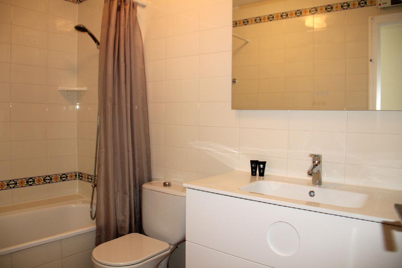 Akilar 1554124653WMGAYO ref 1739 mobile 10 Full family bathroom Villamartin Plaza