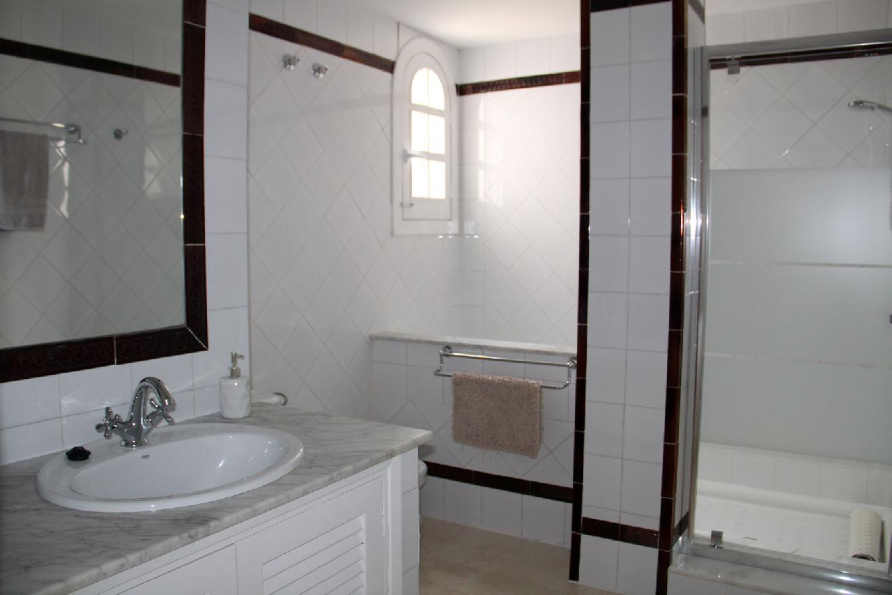 Akilar 1623879163GXYZTF ref 1765 mobile 8 Full shower room Villamartin Plaza