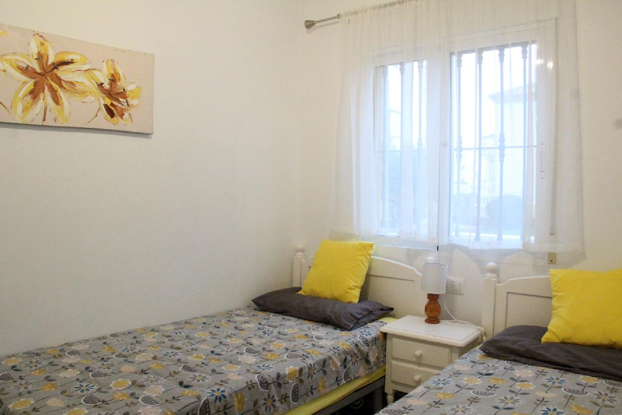 Akilar 1646607966YJRPIU ref 1781 mobile 8 Bedroom 1 downstairs with 2 singles Villamartin