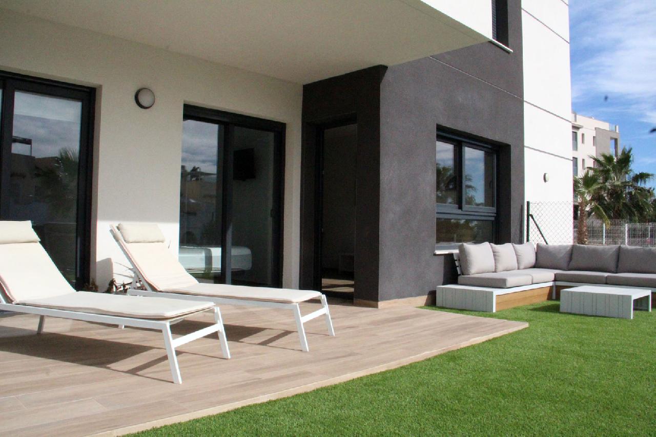 Akilar 1699280071XIHRFC ref 1813 mobile 15 Sunbathe around the private pool Villamartin