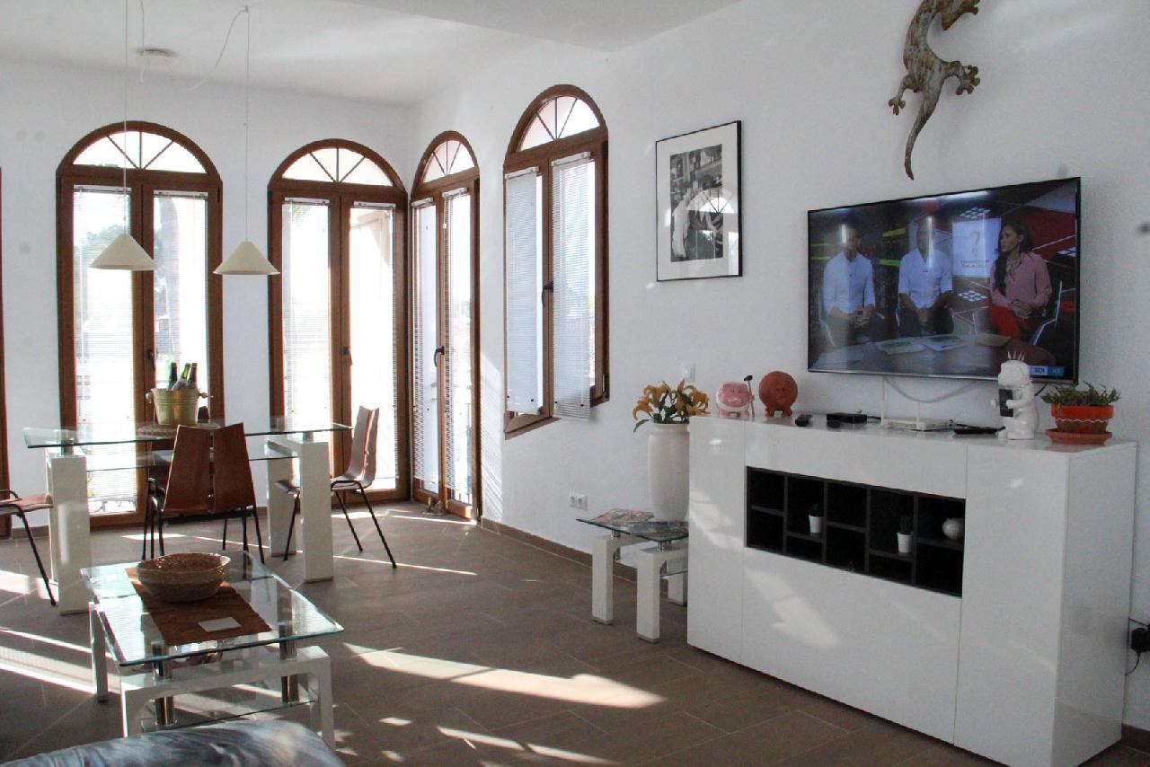 Akilar 1554128262WKZYFX ref 1740 mobile 5 TV and entertainment and free WIFI Villamartin Plaza