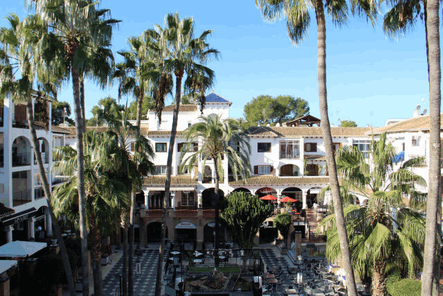 Akilar 1573262354VPSUTQ ref 1751 mobile 15 Large balcony with stunning views Villamartin Plaza