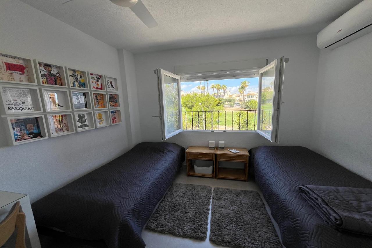 Akilar 1727345483KBYMSO ref 1825 mobile 9 Bedroom 2 single beds and aircon Villamartin Plaza