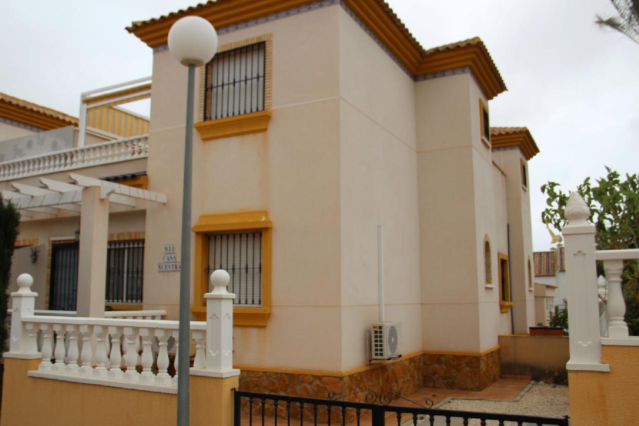 Akilar 1646607966YJRPIU ref 1781 mobile 3 Outside of the townhouse Villamartin