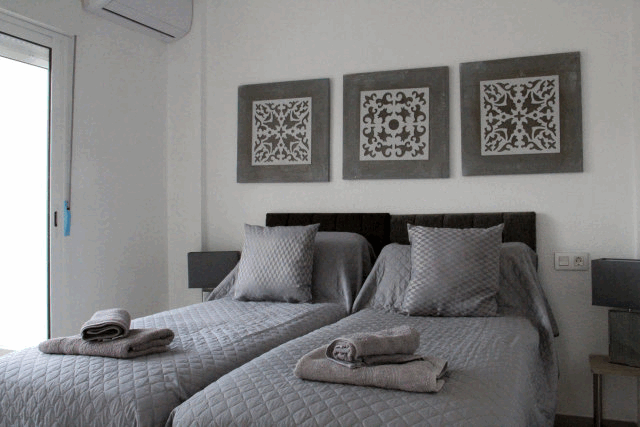 Akilar 1554122820HTCFLK ref 1738 mobile 7 Luxury master bedroom Villamartin Plaza