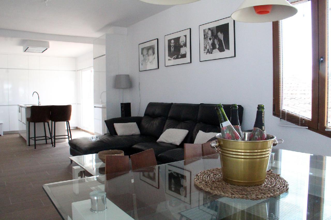 Akilar 1554128262WKZYFX ref 1740 mobile 3 Dining and living room area Villamartin Plaza