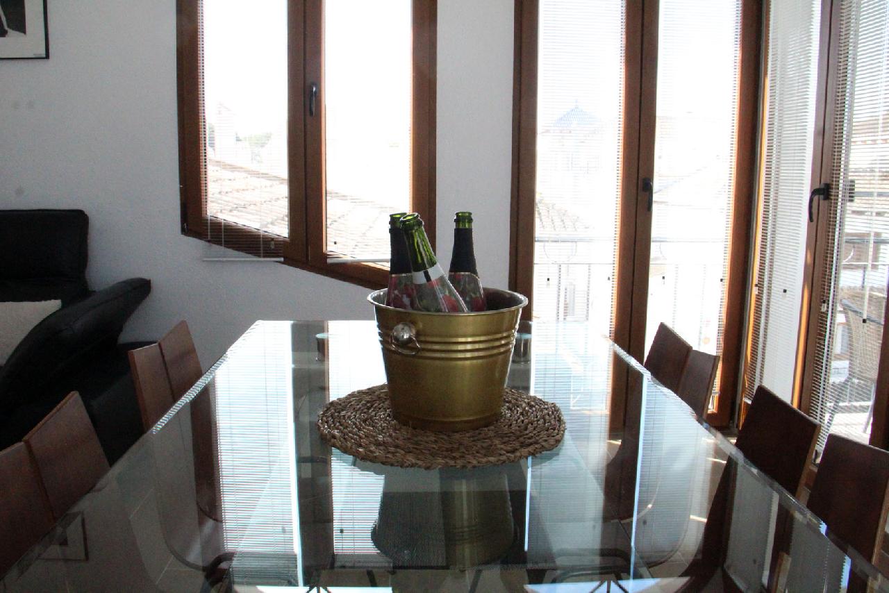 Akilar 1554128262WKZYFX ref 1740 mobile 6 Dining area Villamartin Plaza