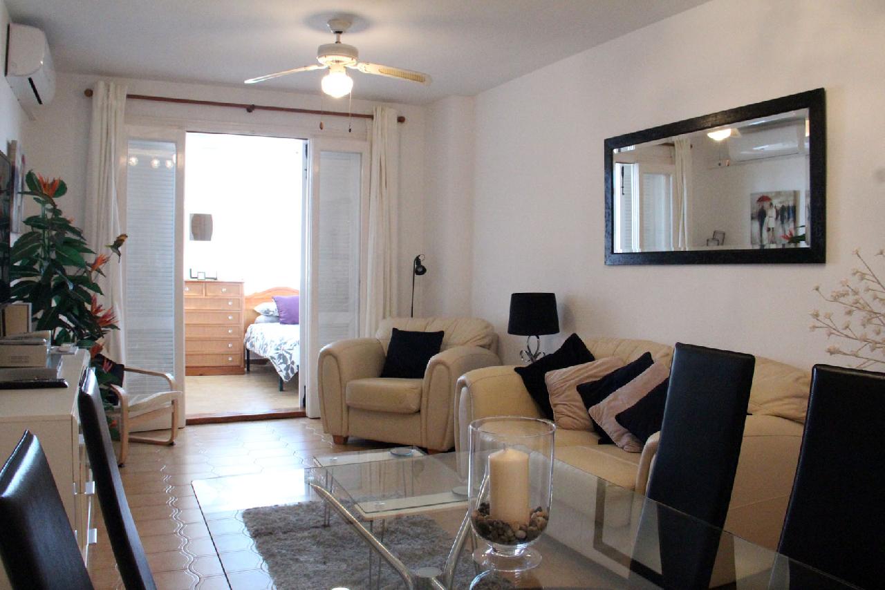 Akilar 1707154092KYZASB ref 1819 mobile 6 Spacious living room & dining area Villamartin Plaza