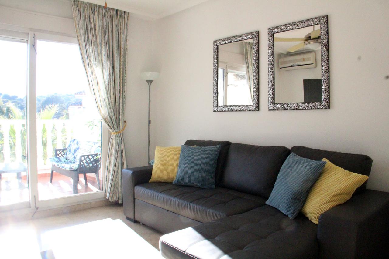 Akilar 1675537577MFGATO ref 1798 mobile 4 Spacious living room Villamartin Plaza