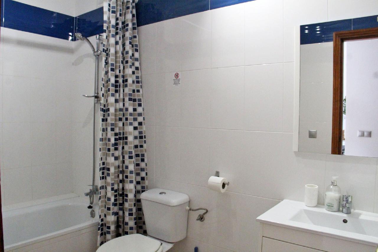 Akilar 1701083865PNXCGM ref 1815 mobile 8 Family size  bathroom Villamartin Plaza