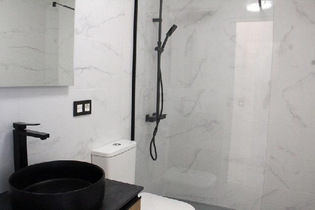 Akilar 1733342659SECPVK ref 1836 mobile 9 Full shower room Villamartin Plaza